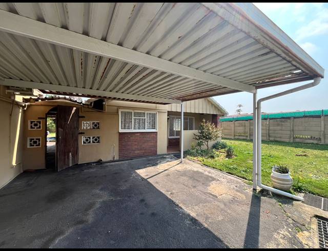 3 BEDROOM HOUSE FOR SALE IN BLUFF